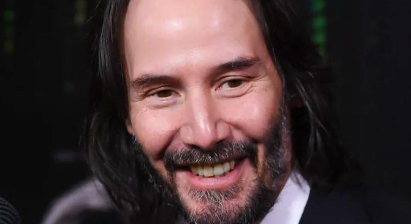 Eláll a levegőd Keanu Reeves kedvesétől, lehengerlően különleges