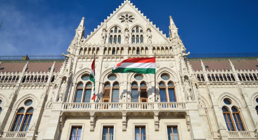 Magyar politikust mondattak le a kormányzati homofóbia miatt
