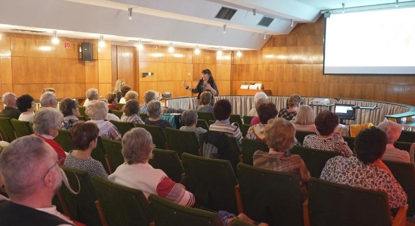 Jogszokások álltak az előadás középpontjában