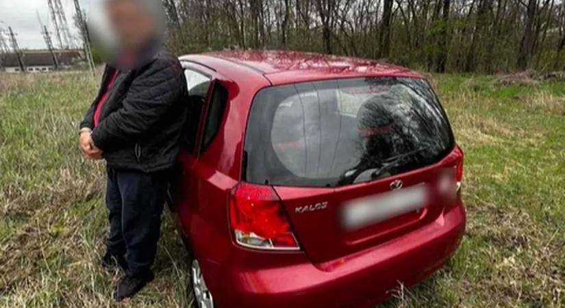 Videó: a kerékpárúton menekült a rendőrök elől, végül a csalitosban kapták el!
