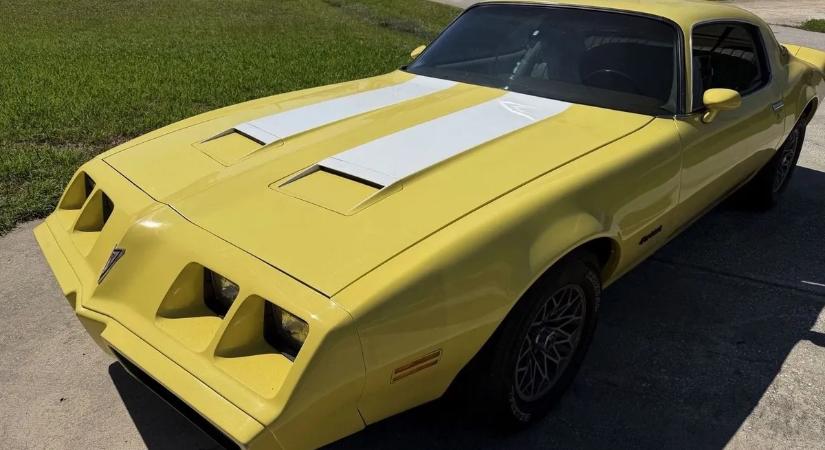 Szívszorító és sokkoló, hogy miért adja el legendás izomautóját a 83 éves bácsi