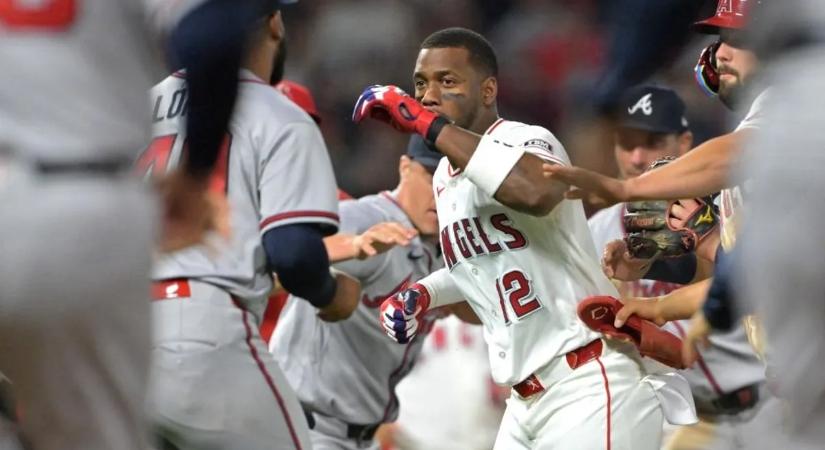 Hatalmas botrány: egymást verték a sztárjátékosok – videón a tömegverekedés