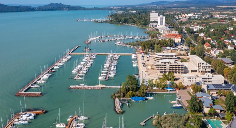 Gigantikus kikötőfejlesztés indulhat a Balatonnál: akár 200 hajós világversenyek is jöhetnek