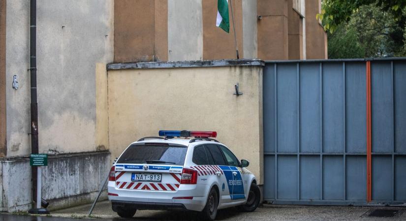 Fekete zsákban találták meg a Szőlő utcai javítóintézet kiürítésekor ellopott tárgyakat