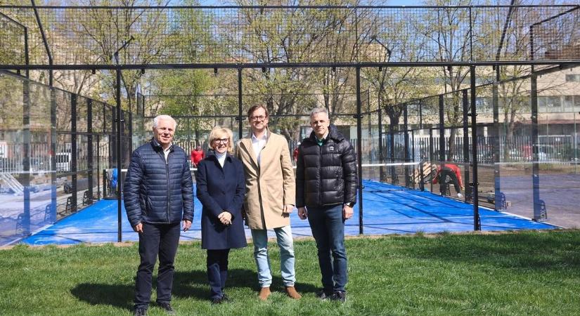 A világ legdinamikusabban fejlődő sportága Nyíregyházán! Megépült az első padel pálya, és jön a folytatás is! (fotókkal)