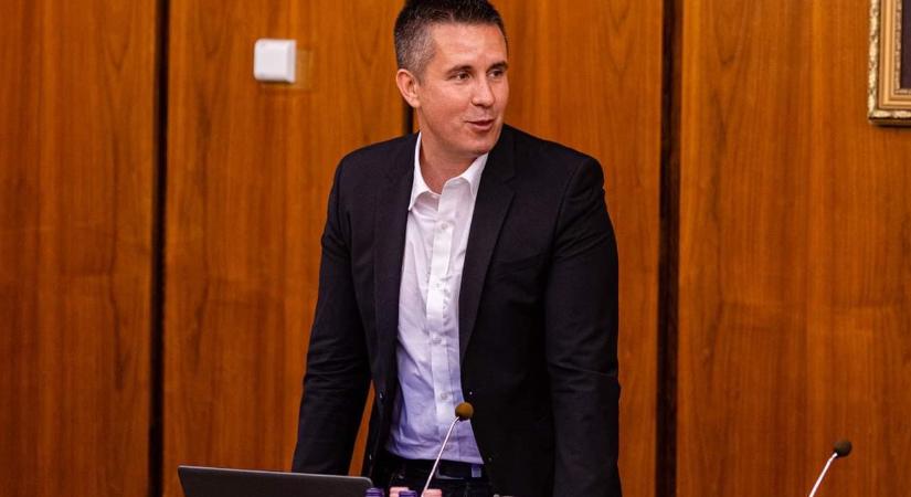 Czeglédy Csaba is bejelentette visszalépését