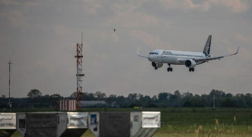 Felborulhat a menetrend a debreceni repülőtéren? Sztrájkba lépnek a légitársaság munkavállalói