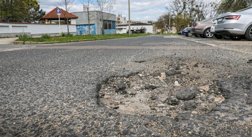Nincs megállás! Komlóstetőn folytatódik Miskolc újraaszfaltozása - fotókkal