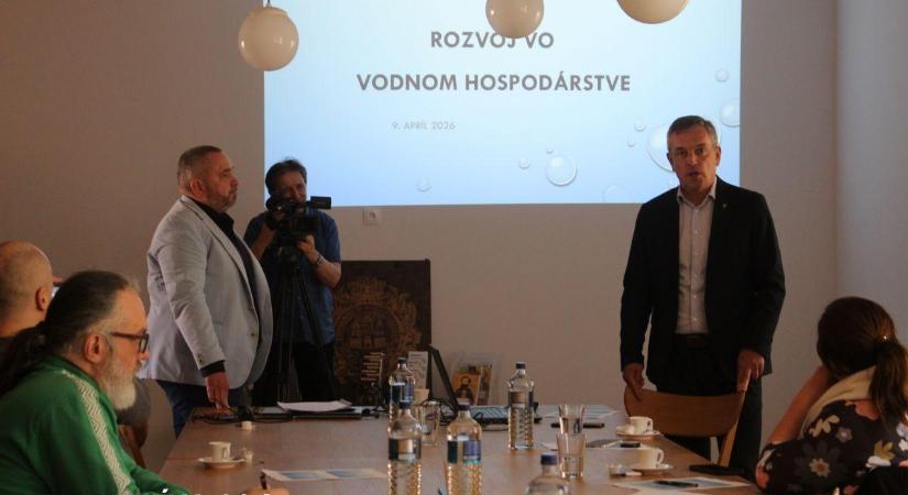 A csődközeli állapottól a fejlesztésekig – a vízgazdálkodás eredményeiről és terveiről számolt be a KOMVaK