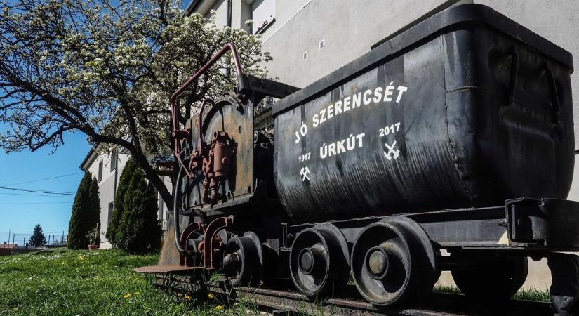 Közel százmilliós sportcsarnok-felújítás és további fejlesztések Úrkúton (galéria)