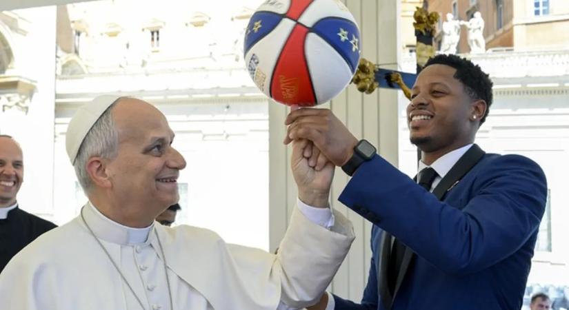 XIV. Leó pápa labdajátéka bejárta a világot: mindenkit elkápráztatott – videó