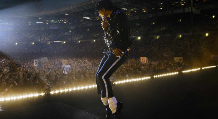 Több millió dollárért forgatták újra a Michael Jackson filmet, hogy kimaradjon egy gyermekmolesztálási ügy