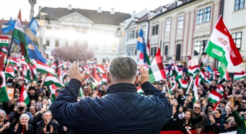 Folytatódik Orbán Viktor országjárása, Debrecenben mond beszédet a kormányfő