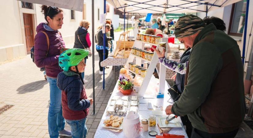 Roskadoztak Egerben a standok a kézműves termékektől - kiderült mikor lesz még termelői piac