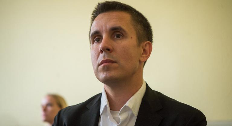 Visszalépett Czeglédy Csaba, inkább félreáll, mint hogy segítsen egy fideszes győzelmet