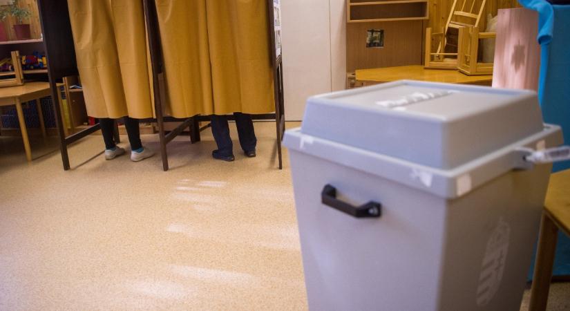 Választások: bejelentettek egy „kényszervisszalépést”