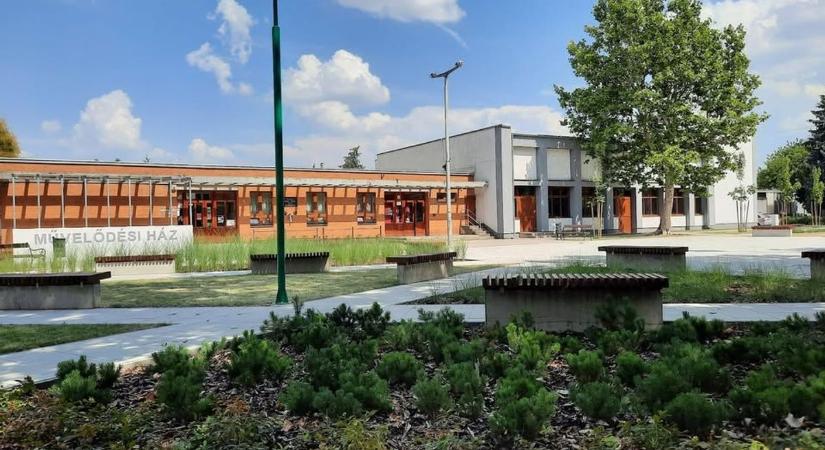 „Nem azért élünk itt, mert muszáj” – Sárbogárd, ahol a fiatalok maradni akarnak (videó)