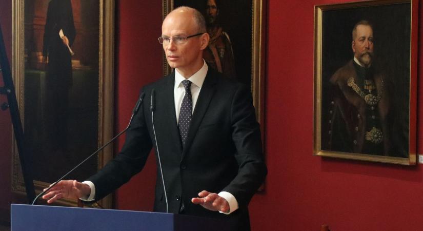 Értékes műkincsek érkeztek Makóra: hamarosan bárki láthatja a Nemzeti Bank festményeit