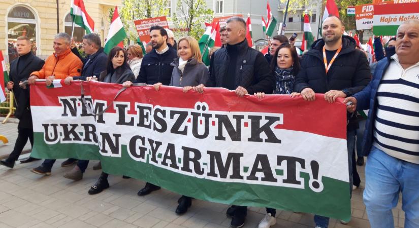 Mulatósra vonult a debreceni békemenet