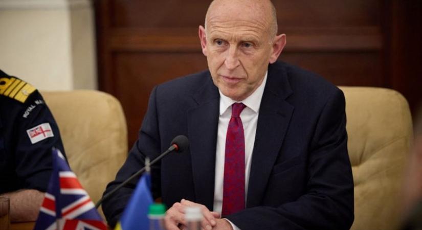 Brit védelmi miniszter: orosz tengeralattjárók térképezték fel az észak-atlanti tengeri vezetékhálózatot