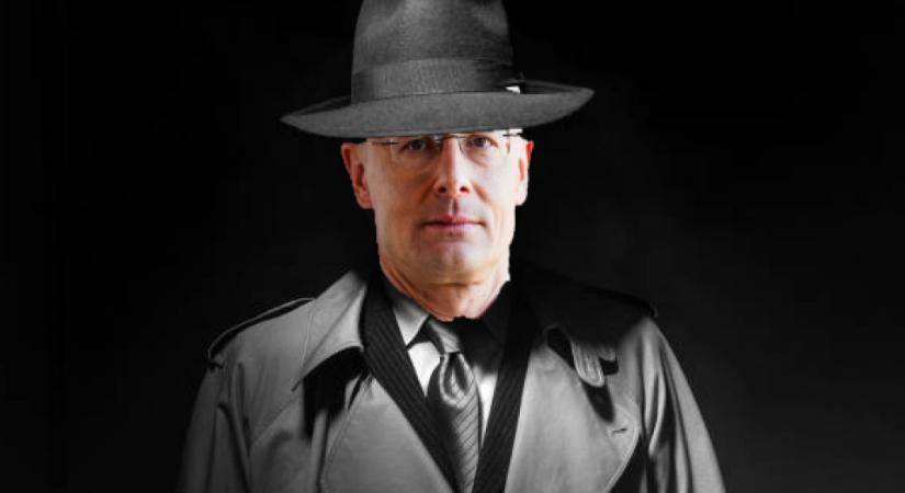 A kémsztori folytatódik - Hardy Mihály jegyzete