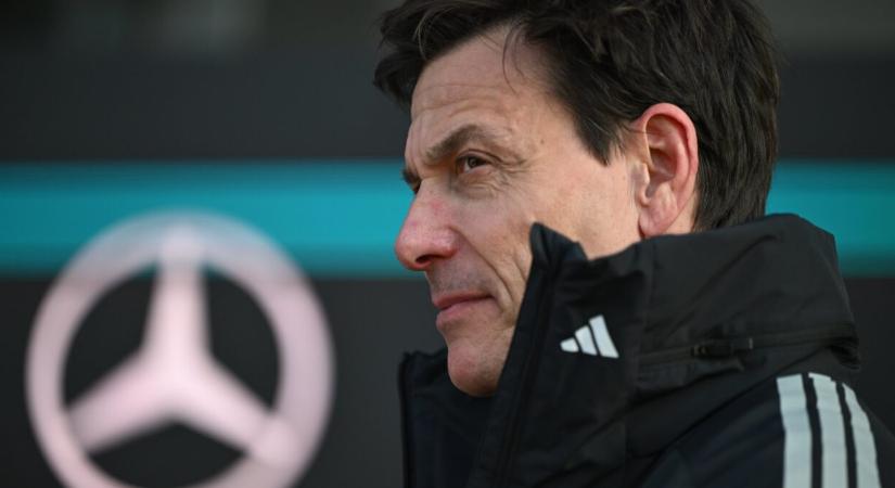 Kiderült az akadály: Milliókat bukhat Toto Wolff, ha leigazolja Max Verstappent a Mercedeshez
