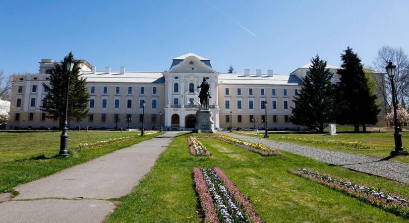 Megújult Gödöllő egyik ékköve, az évszázados neobarokk egyetemi épület