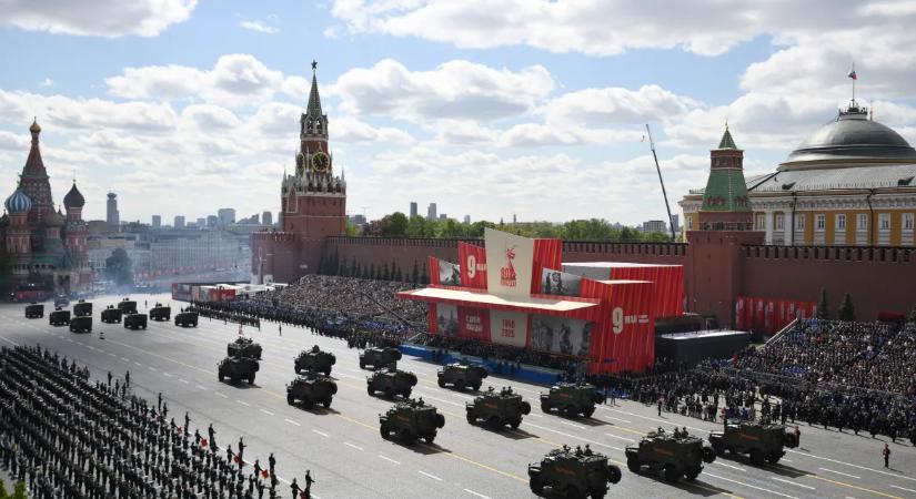 Elhalaszthatja a Kreml a győzelem napi parádét, ukrán támadásoktól tartanak