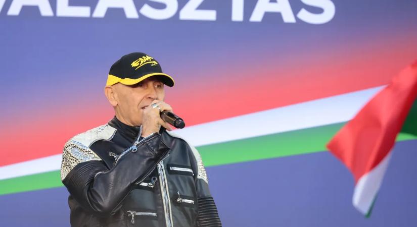 Végeláthatatlan tömeg fogadta Debrecenben Pataky Attilát Orbán Viktor országjárásán