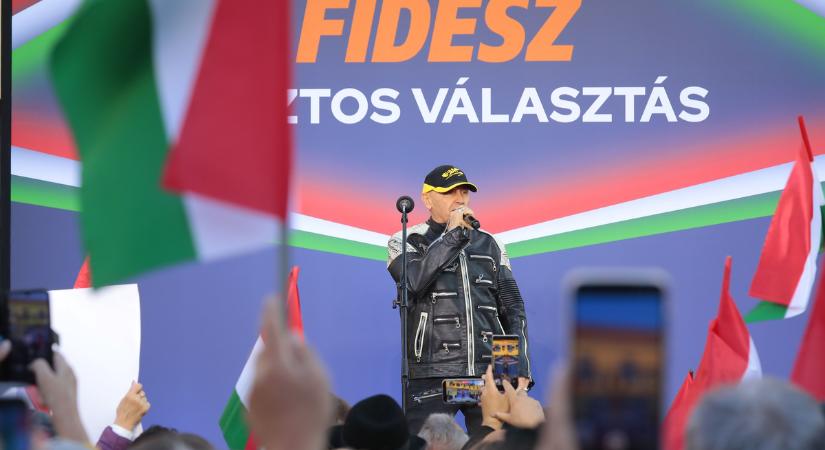 Országjárás: elképesztő a tömeg Debrecenben, Pataky Attila hatalmasat énekelt