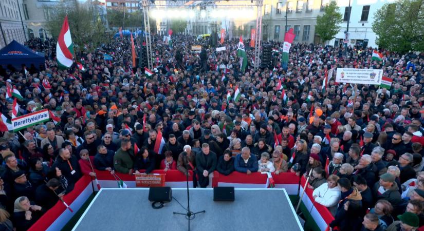 Országjárás: Debrecenben is mindenki egyet akar, rengetegen gyűltek össze