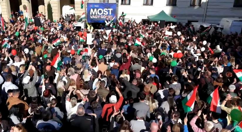 Magyar Péter: Lázár János hajtaná végre a huxitot