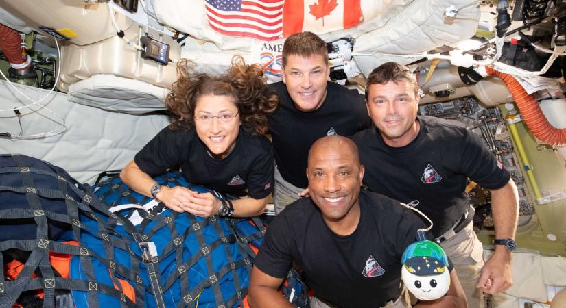 Végéhez közeledik az Artemis II Hold körüli útja: pénteken landolnak