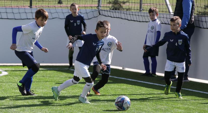 Birtokba vették a focipályát Bicskén (videó, galéria)