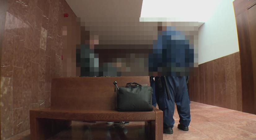 Combon harapott egy rendőrt a menekülő autós, felfüggesztett börtönt kapott