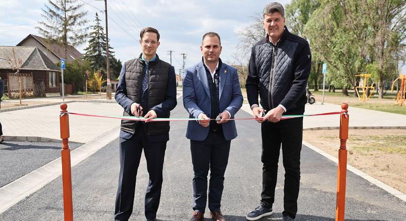 Látványos fejlesztés Domaszéken, könnyebb lett a parkolás az óvoda környékén – galériával