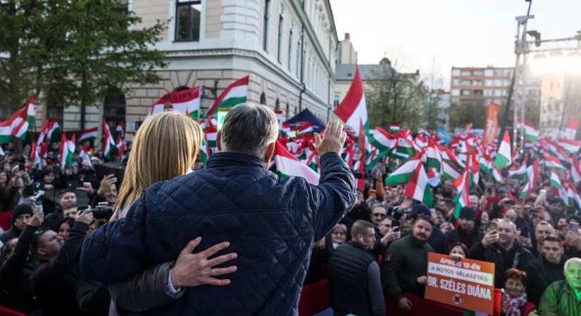Hatalmas tömeg és magyar zászlók a kézben: így nézett ki Orbán Viktor országjárásának debreceni állomása