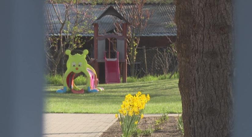Fülüket húzta és a kezükre csapott – bölcsisek panaszkodtak nevelőjükre, akit elbocsátottak