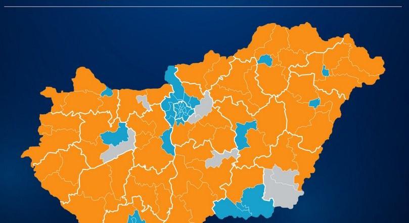 Kormányközeli intézetek eltérő prognózisai: szűkülő Fidesz-előny és bizonytalan körzetek