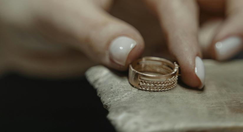 Nem csak egy buta trend: elképesztő erővel bír a válási gyűrű