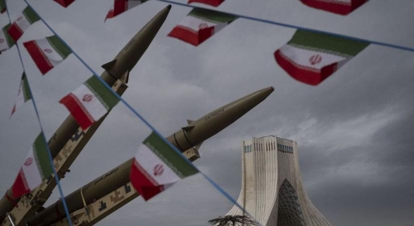 Váratlant húzott Trump, egy 100 éves törvénnyel tenne végleg keresztbe Iránnak – valamit nagyon benézett az amerikai elnök?