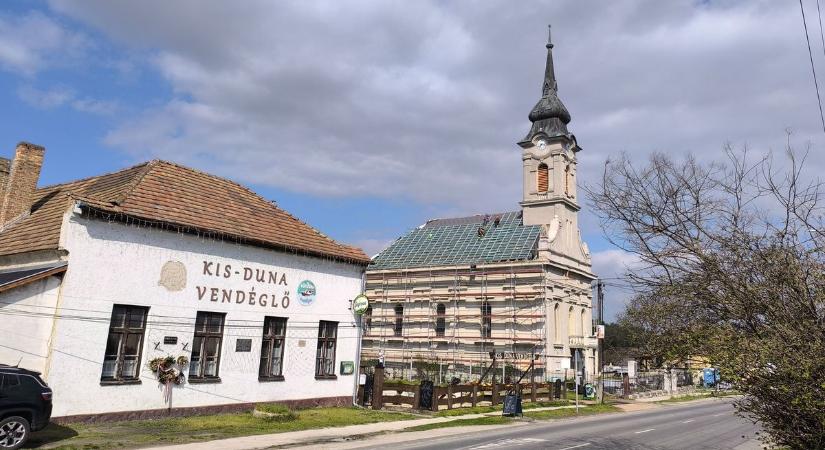 Nyárra elkészülhet Dunaalmás ikonikus épületének felújítása