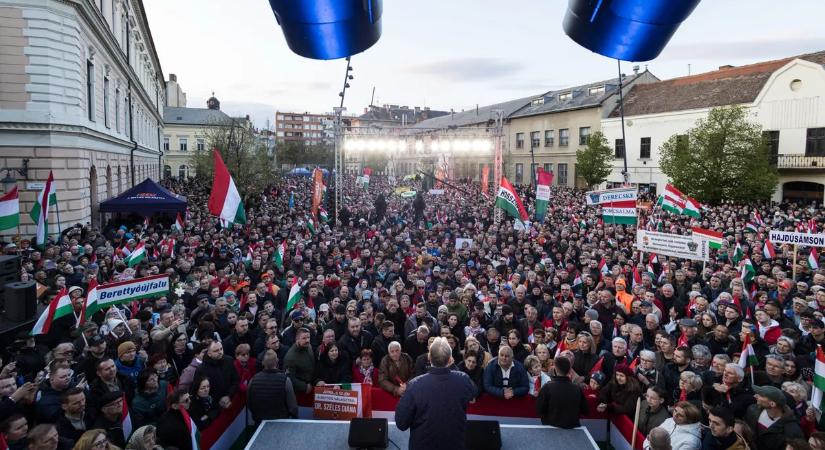 Ez nem egy Medián felmérés: ilyen brutális tömeg fogadta Orbán Viktort Debrecenben