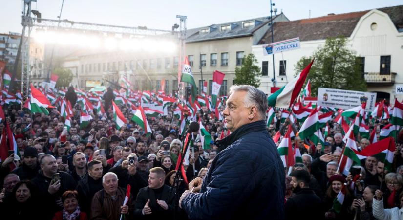 Orbán Viktor Debrecenben: Nem adjuk se a fiainkat, se a fegyvereinket, se a pénzünket Ukrajnának!
