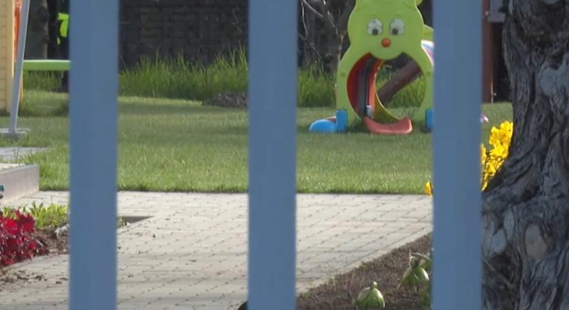 Kirúgtak egy bölcsődei nevelőt, mert a gyanú szerint bántalmazta a rábízott gyerekeket