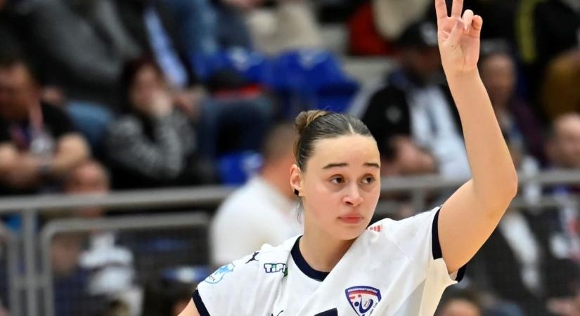 Válogatott játékosával hosszabbított az MKC