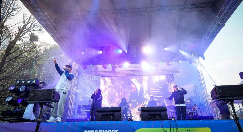 Robbant Szekszárd: Curtis és Charlie együtt tarolta le a Béla király teret! (galéria)