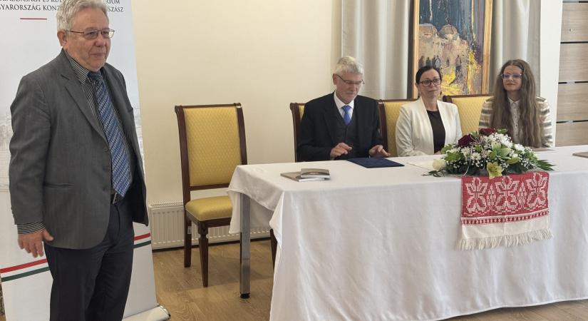 Kész Réka könyvének bemutatója a beregszászi konzulátuson