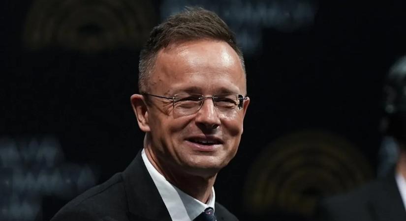 Szijjártó Péter francia kollégájának: Kímélj meg a kettős mércétől
