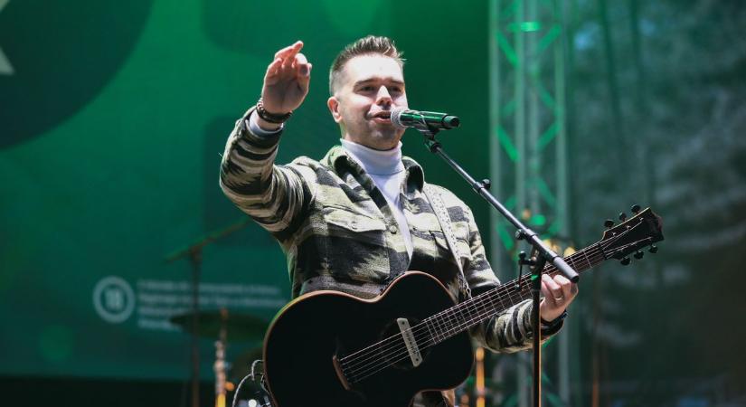 Bébibumm az Edgar zenekarban, Kapuváron turnézott a Szerencsekoncertek - Fotók, videó